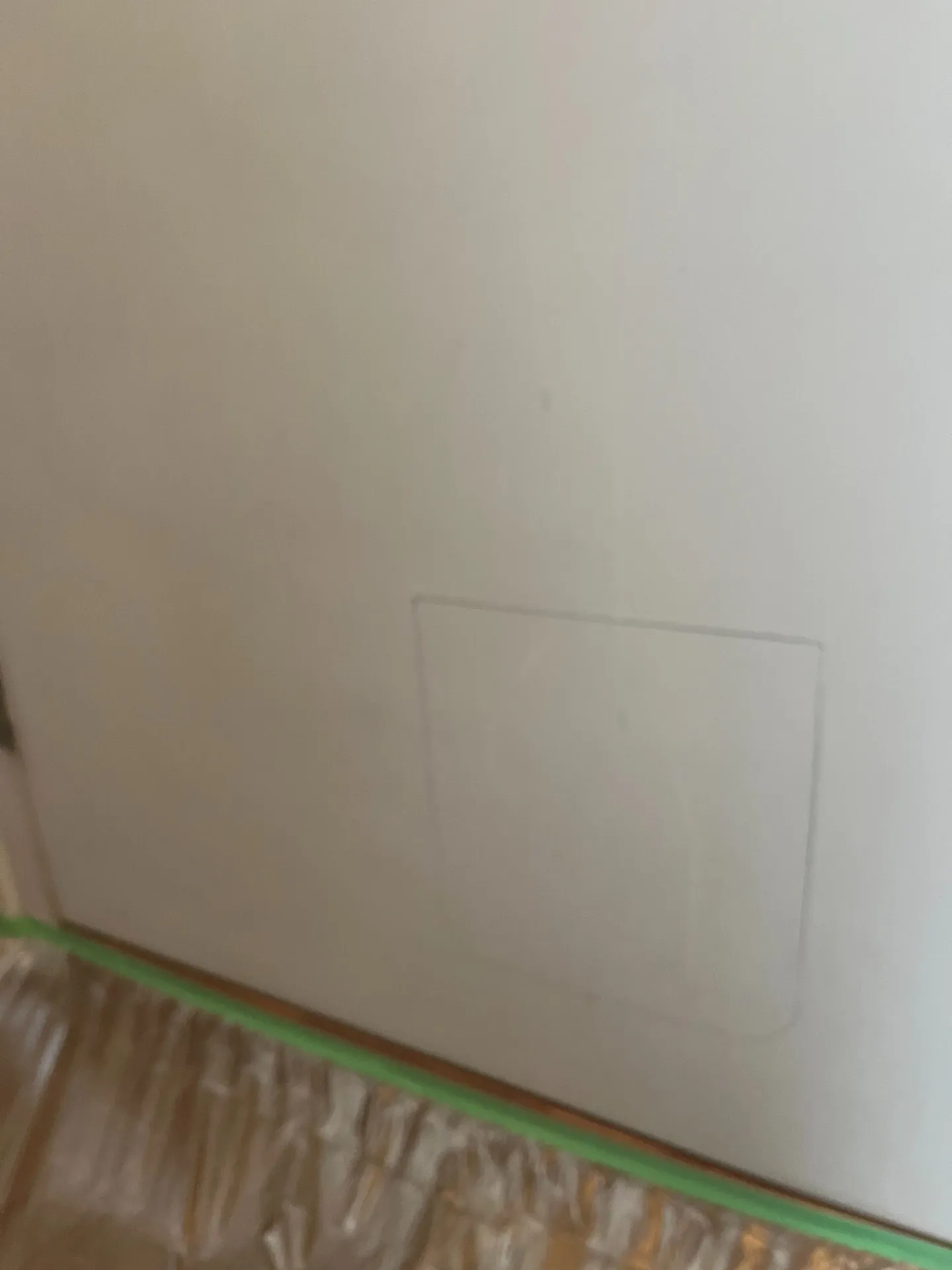 ペットドアの取り付けに東京都足立区で施工しました。