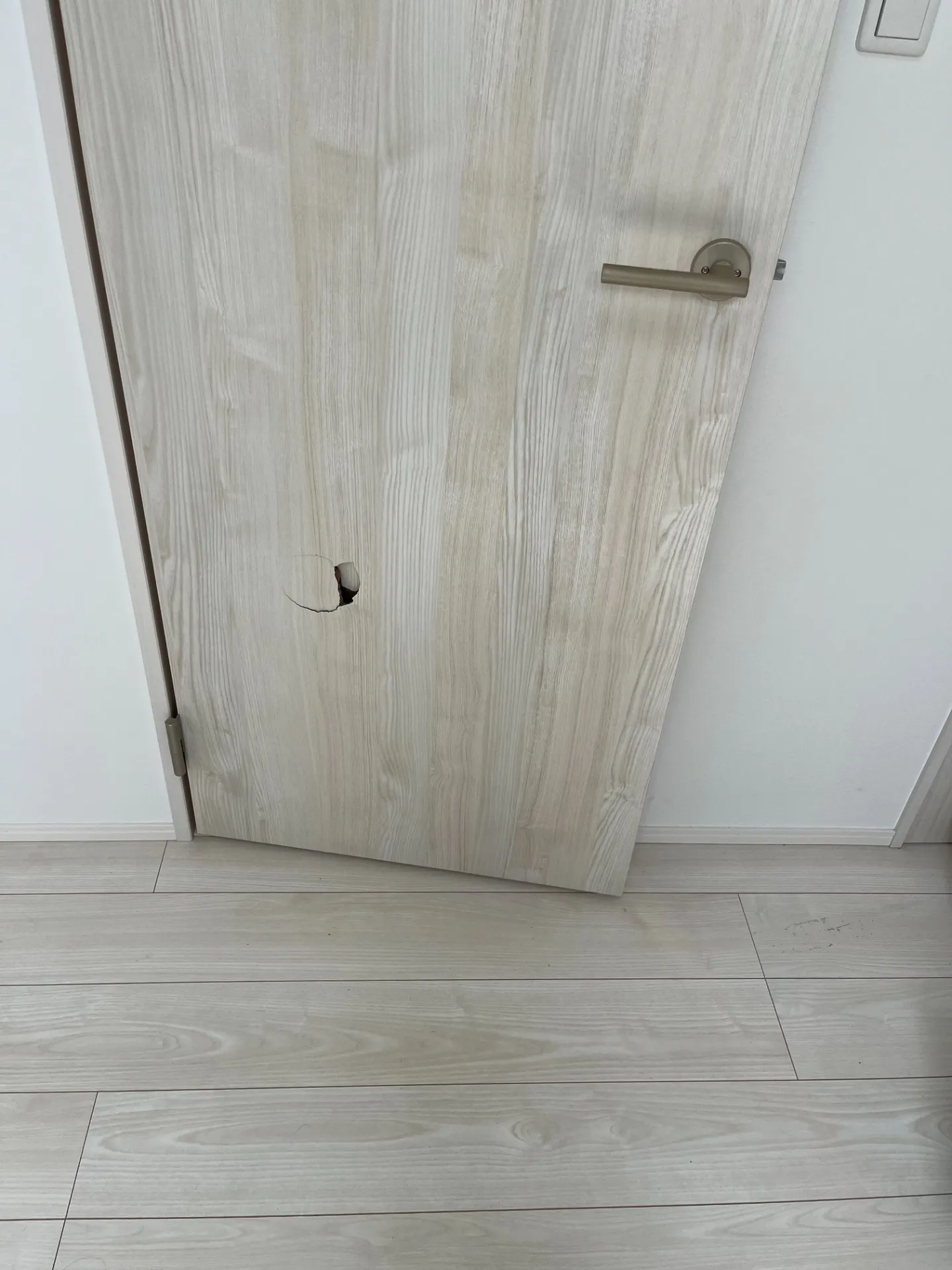 ドア穴補修は当店にお任せください。東京都板橋区まで出張しました。