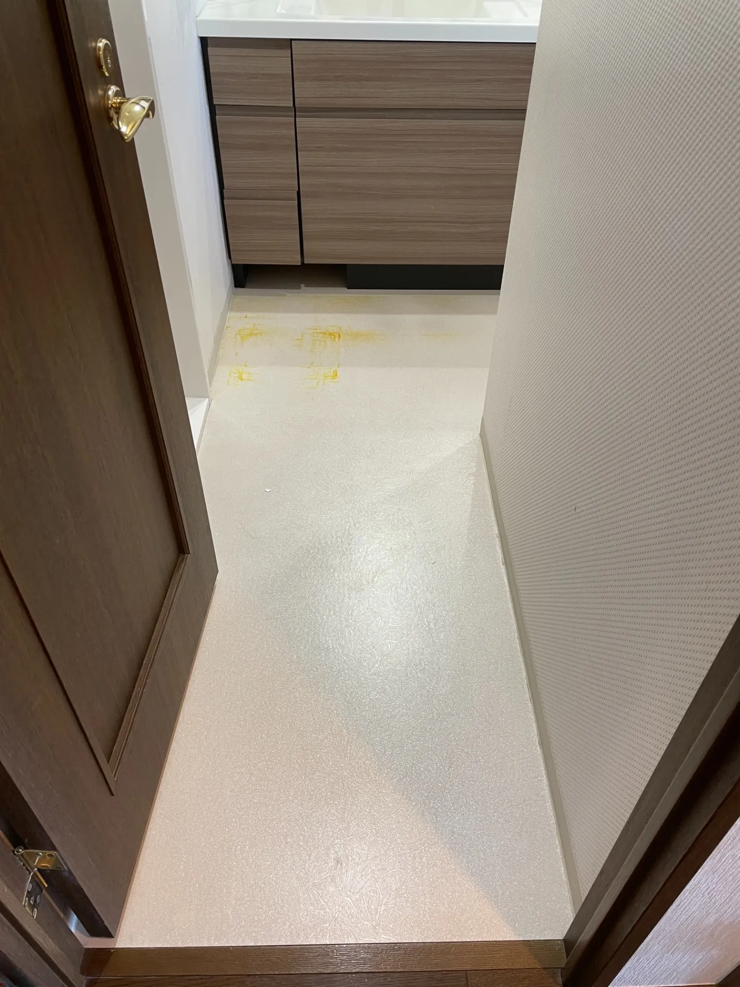 【埼玉県さいたま市大宮区】クッションフロアのシミ補修｜張り替えリペアで清潔感のある床へ原状回復！