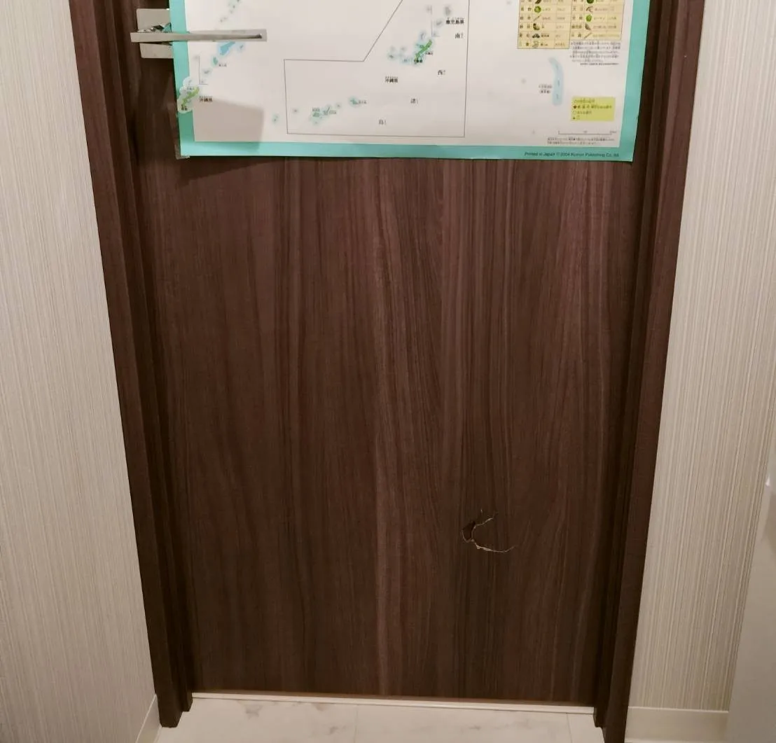 【さいたま市南区】マンションのトイレドア穴補修｜交換せずリペアで美しく原状回復・費用削減！